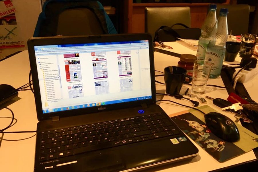 Laptop mit Bildern der Ortsvereinszeitung der SPD Bad Bentheim